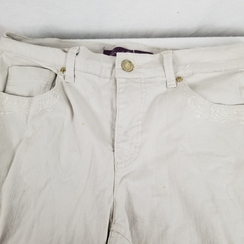 Gloria Vanderbilt size 6